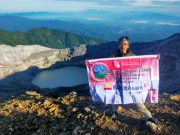 Ekspedisi Pendakian IWO di Puncak Gunung Dempo Berhasil