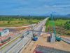 Pemasangan Girder Interchange Lubuk Alung, Tol Padang–Sicincin Terapkan Rekayasa Lalu Lintas di KM 18+998